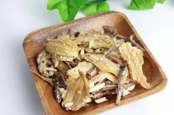 画像3: おさかなIRICCO ごまいりこ＆アーモンド＆いわしせんべい 85ｇ (3)